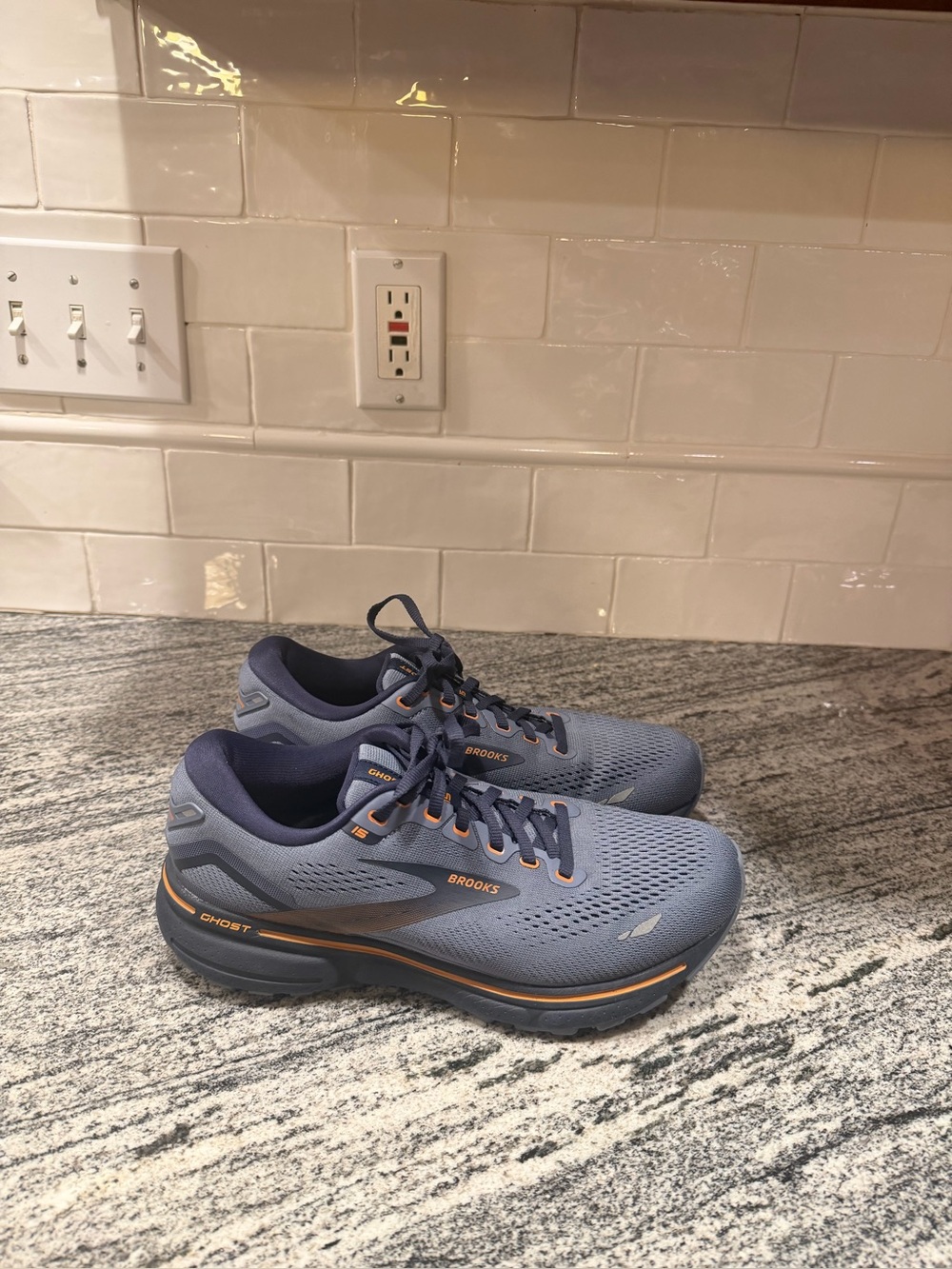 Mens Brooks Ghost 15 Size 7.5 2E/Wide
